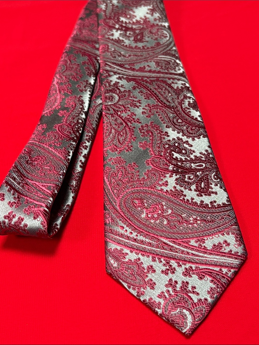 Geoffrey Beene paisley tie!